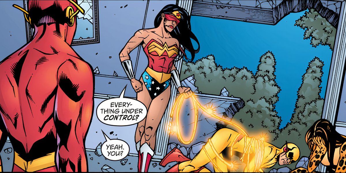 Mulher Maravilha e Flash em pé sobre o Professor Zoom e Cheetah derrotados.