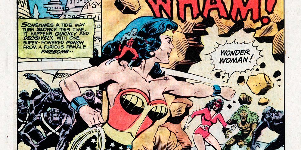 Mulher Maravilha perfurando uma parede para chegar aos vilões enquanto Atom está em seu ombro.