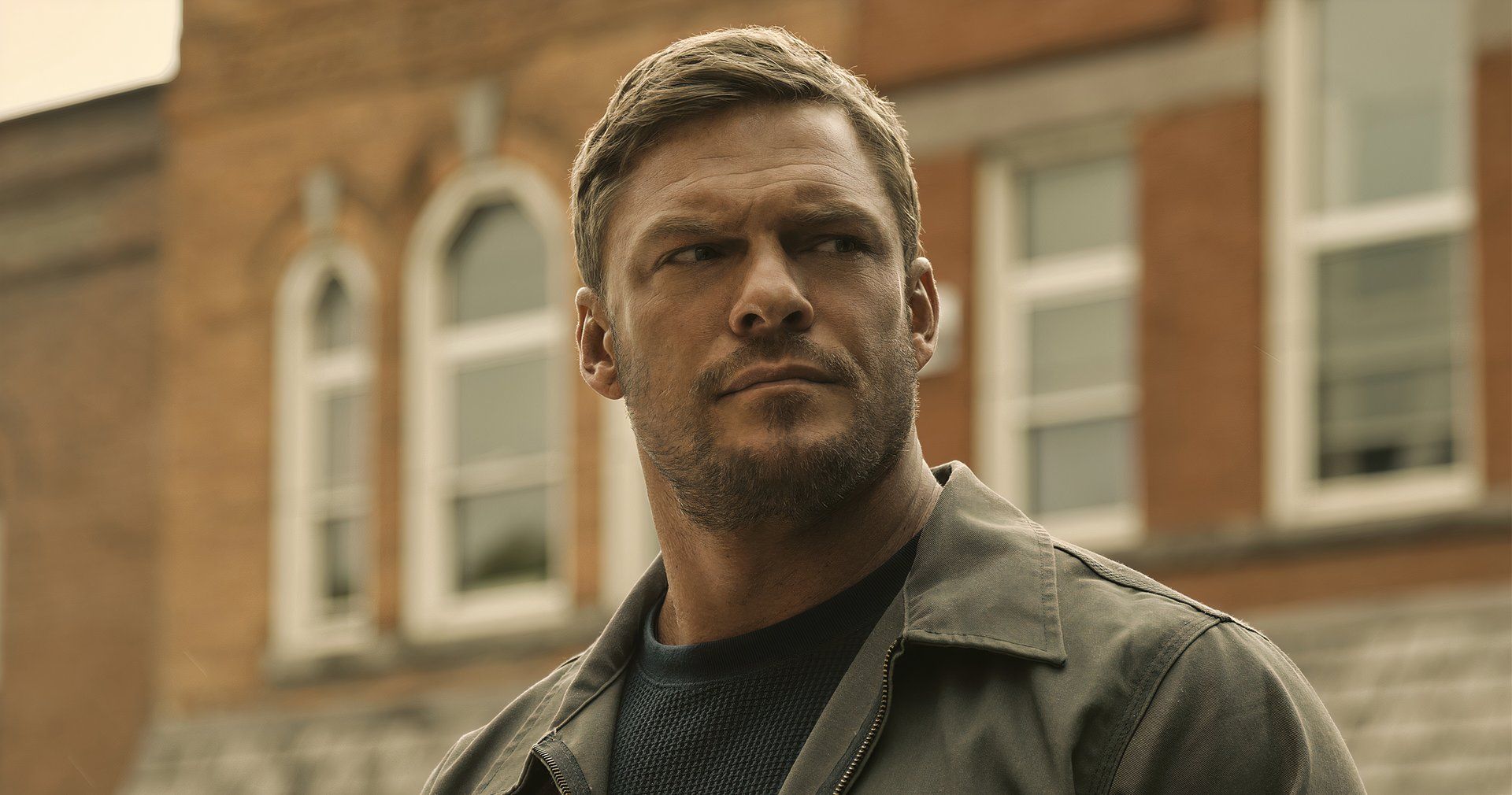 Alan Ritchson de Reacher elegido para liderar una nueva película basada en la novela más vendida