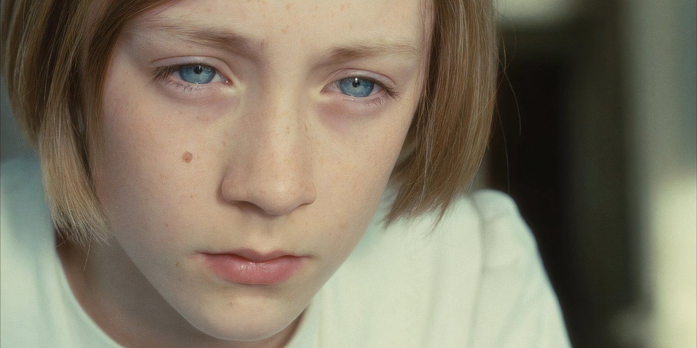 Briony (Saoirse Ronan) stares intensely at something