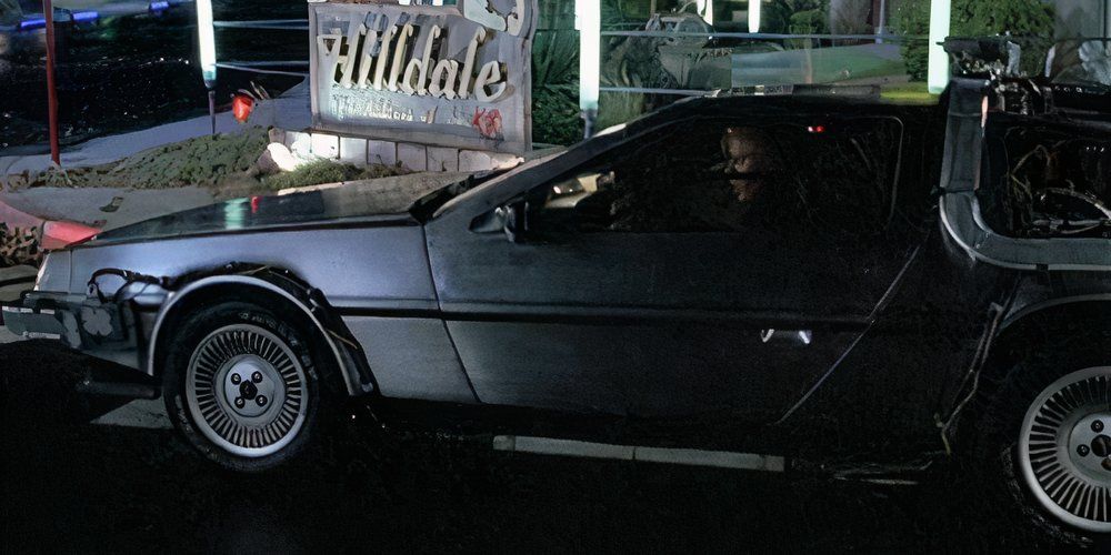 Christopher Lloyd se reúne con DeLorean para una nueva promoción de Regreso al futuro