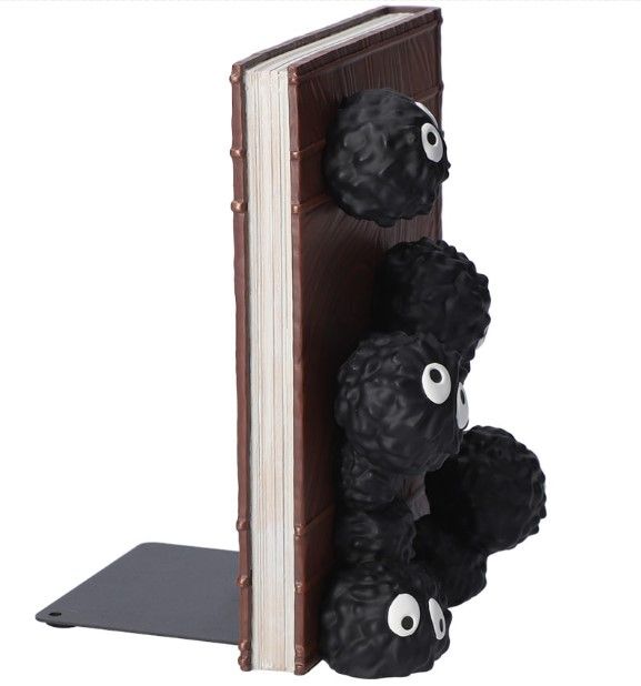 Студия Ghibli переиздает очаровательный коллекционный экземпляр Totoro Soot Sprite Bookend