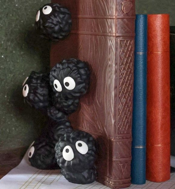 Студия Ghibli переиздает очаровательный коллекционный экземпляр Totoro Soot Sprite Bookend