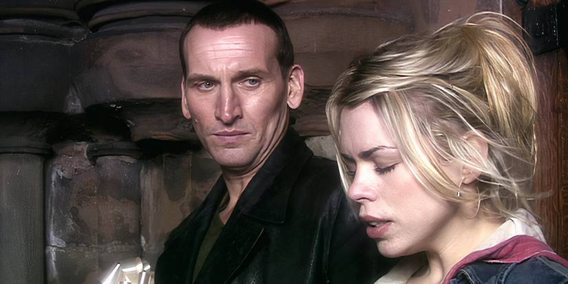 The ninth doctor (Christopher Eccleston) looking at Rose Tyler (Billie Piper) as she cries in Doctor Who