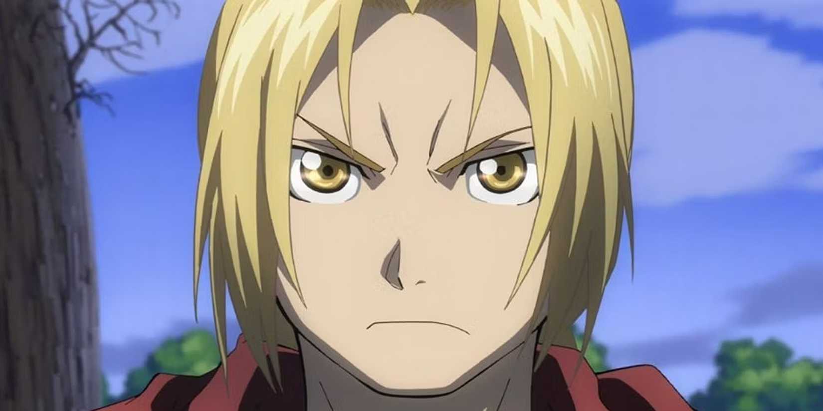 Edward Elric menatap tajam di Fullmetal Alchemist: Brotherhood.