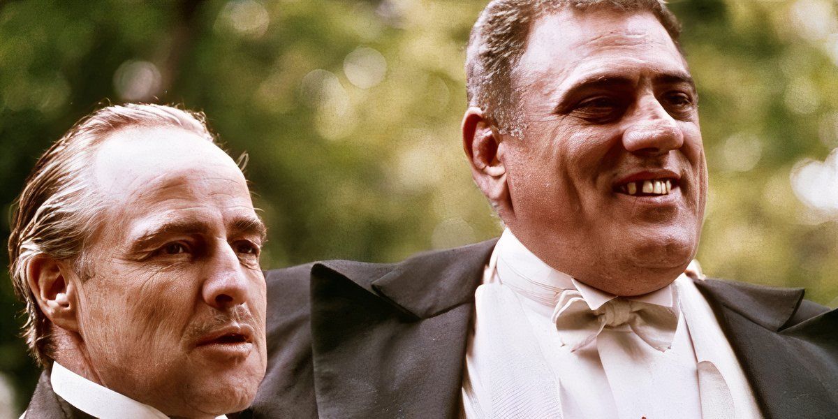 Lenny Montana como Luca Brasi com Don Vito interpretado por Marlon Brando