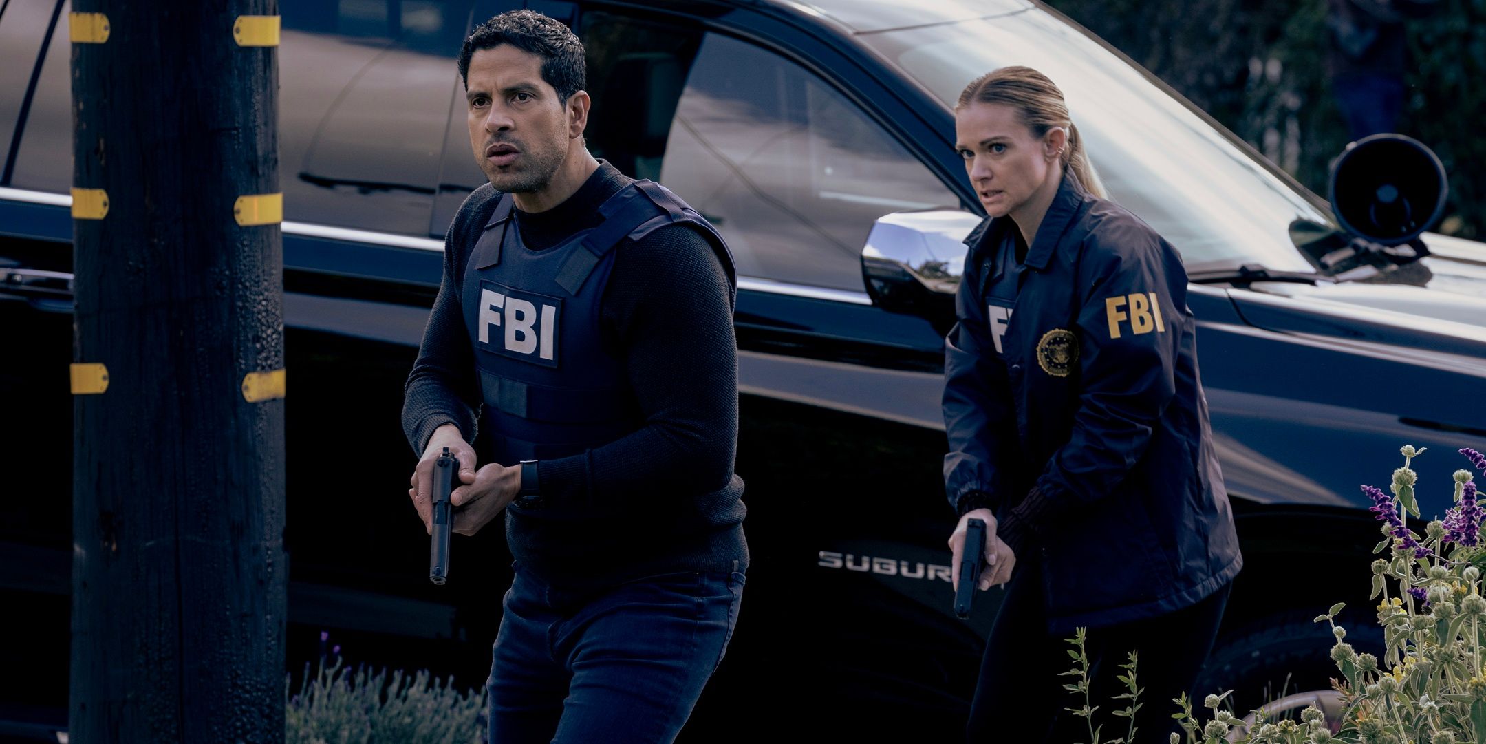 Luke Alvez and Jennifer Jareau with guns drawn in FBI gear outside from Criminal Minds Evolution