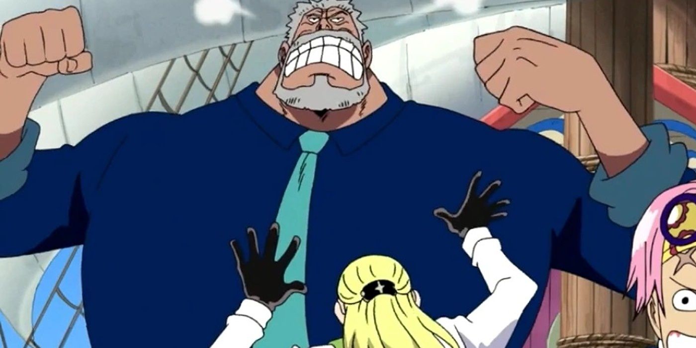 Monkey D Garp se flexiona mientras usa una camisa azul.