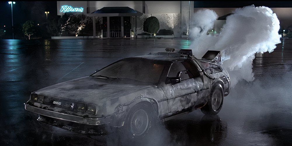 Christopher Lloyd se reúne con DeLorean para una nueva promoción de Regreso al futuro