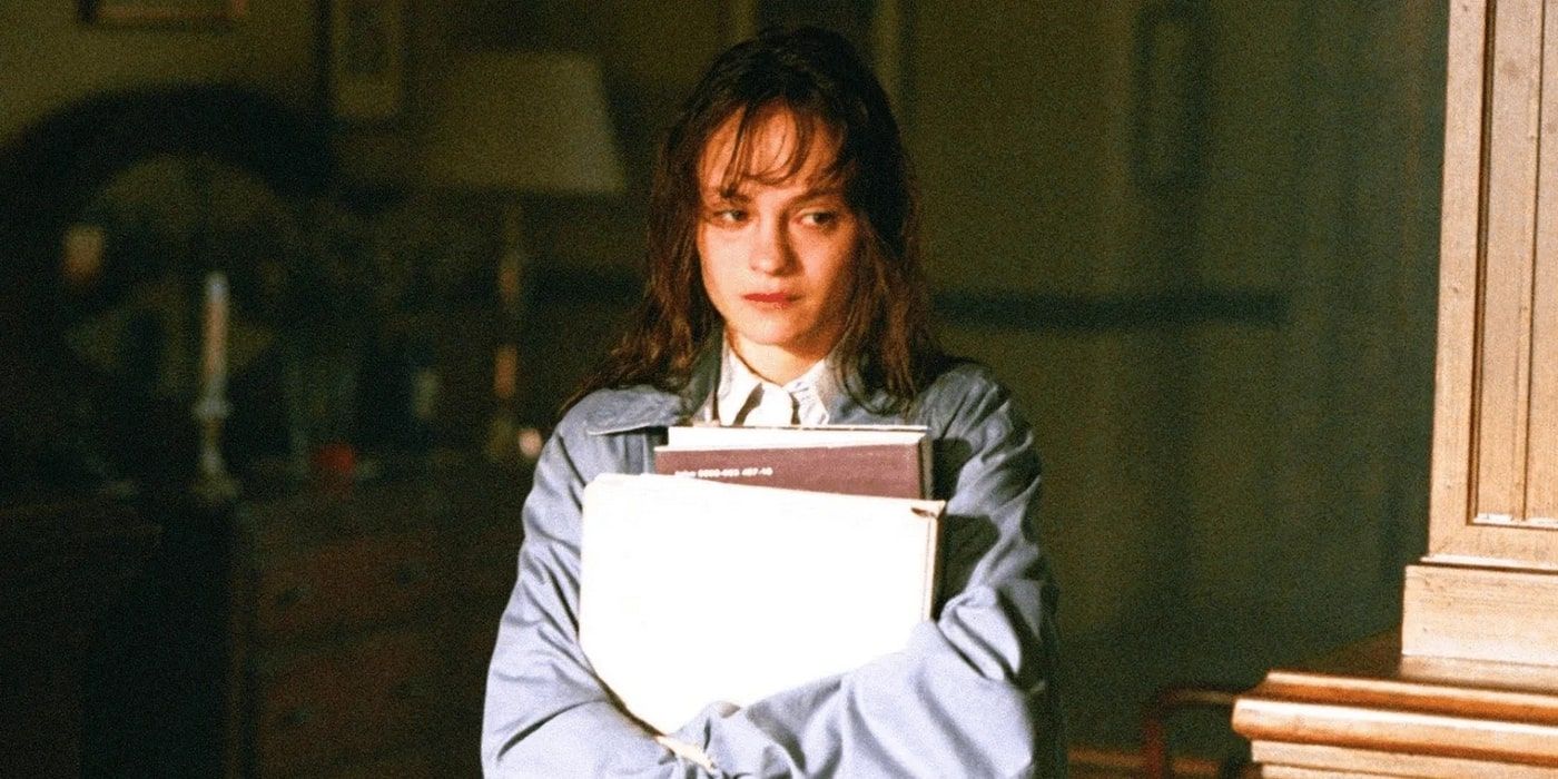 Angela Bettis plays the title role in Carrie (2002).