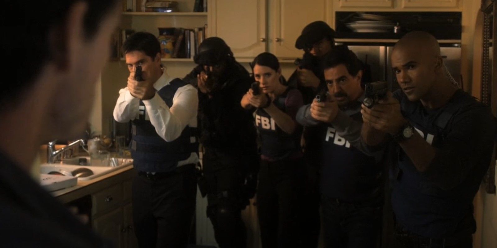 Criminal Minds -- BAU team aims their firearms at Robert Reimann, the Unsub of the "Cradle to Grave" episode of Criminal Minds