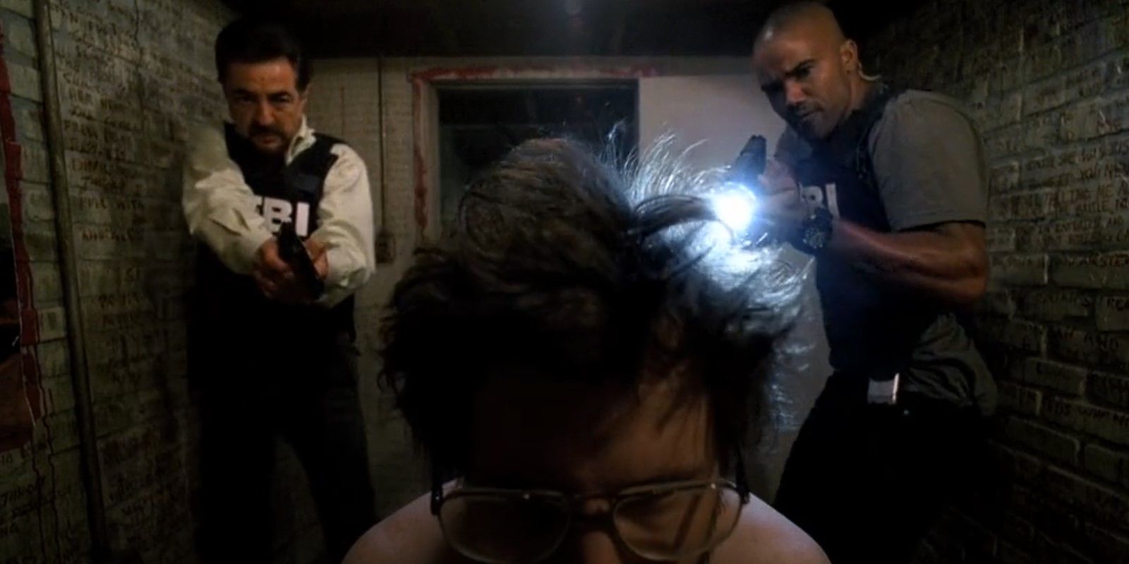 Daivd and Derek move in to apprehend "Lucky" the title of the unsub and the Criminal Minds episode, whose real name is Floyd Ferell.