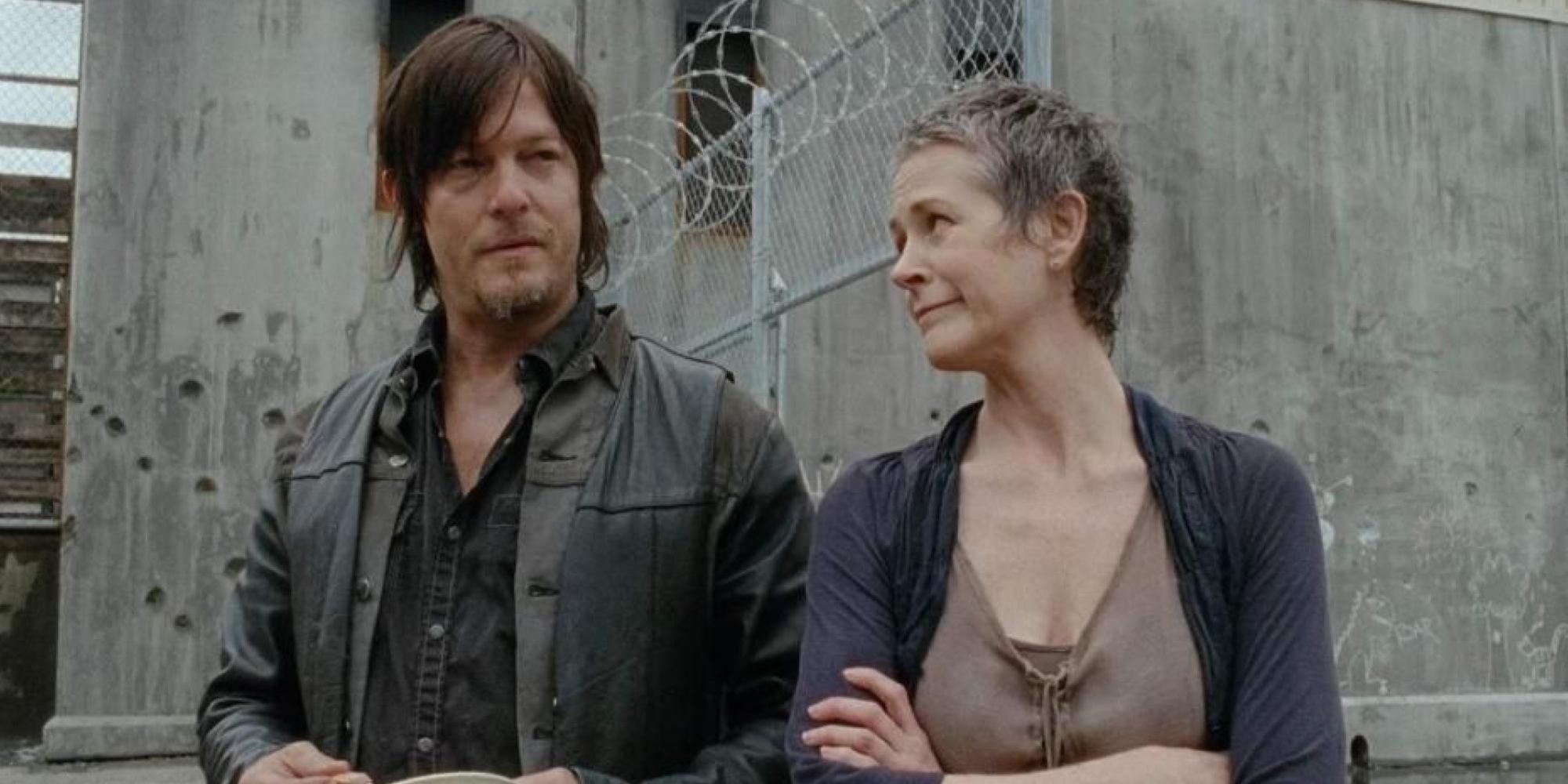 Las estrellas de The Walking Dead reaccionan a una pregunta picante sobre la relación de Daryl y Carol