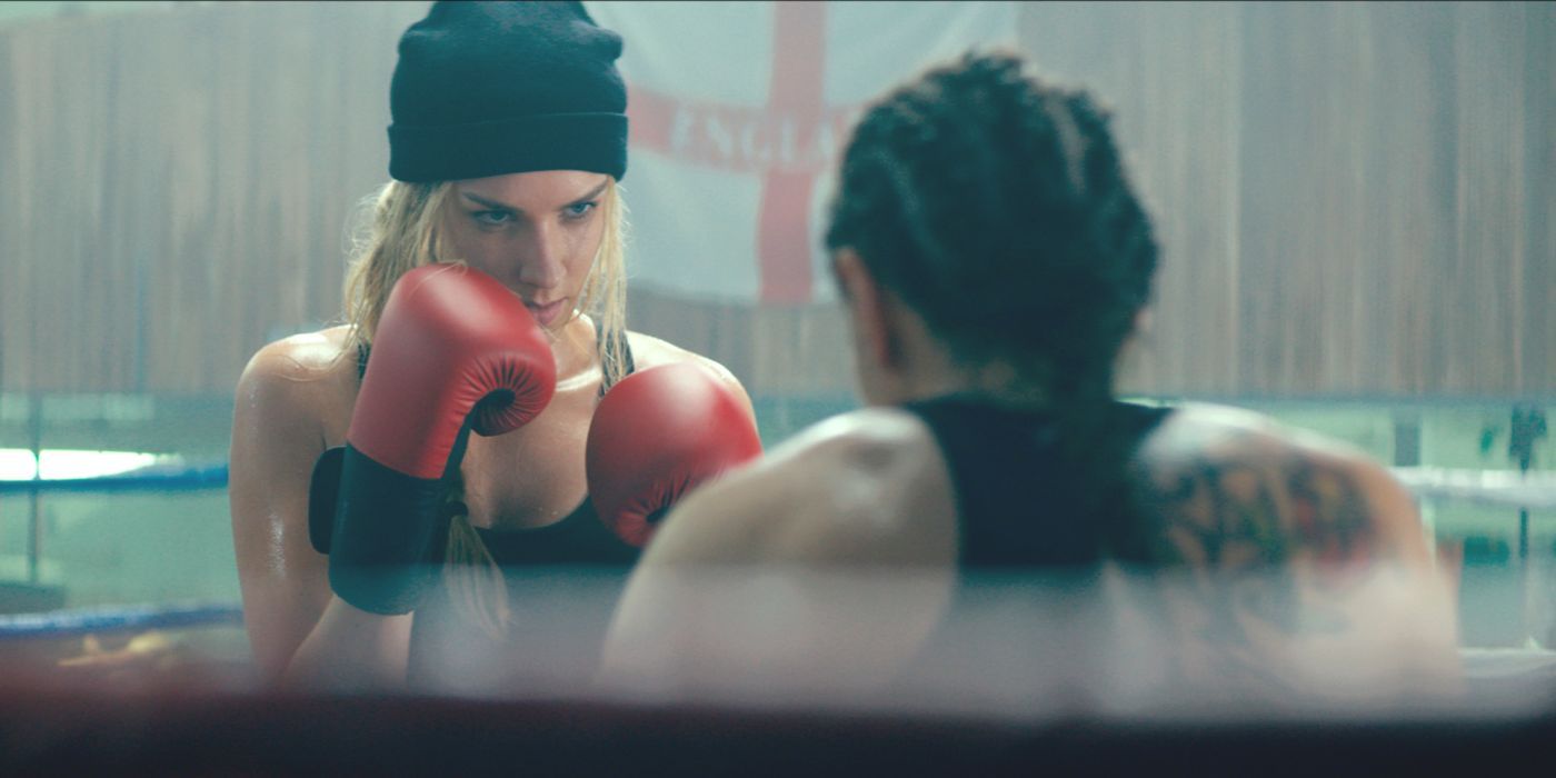 Scarlett (actress Charlotte Kirk) fights in the boxing ring with a partner in the film Duchess