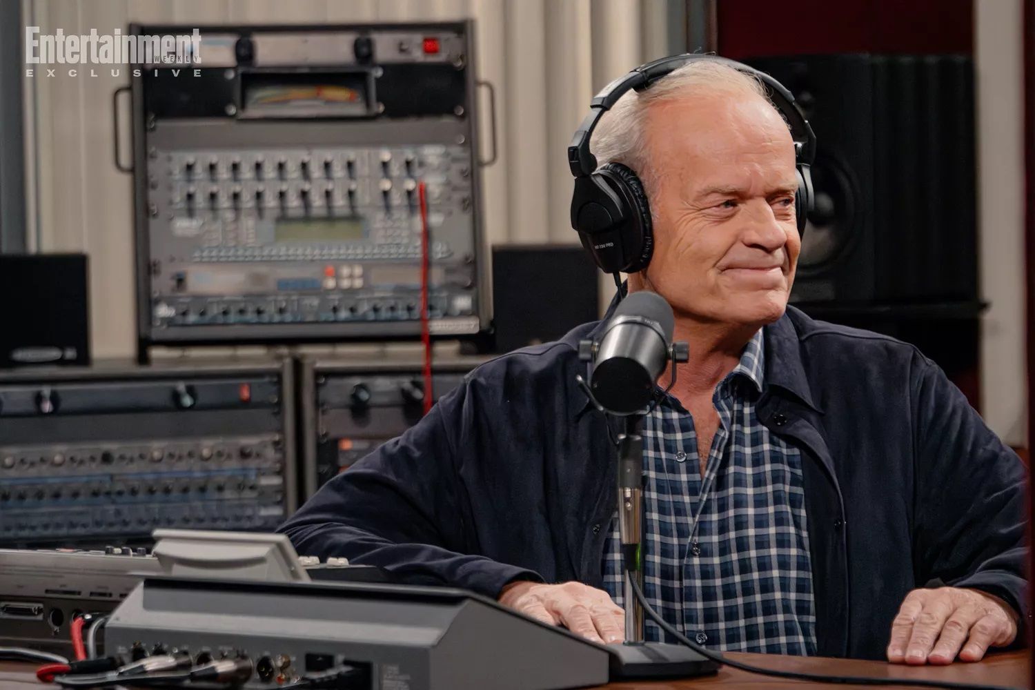 New Frasier Reboot Season 2 Images Hint at New Romance for Frasier and Roz