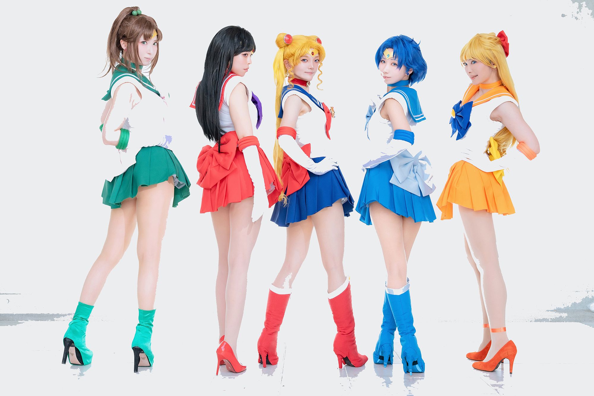 Sailor Moon's Inner and Outer Senshi Unite in Picture-Perfect Group Cosplay