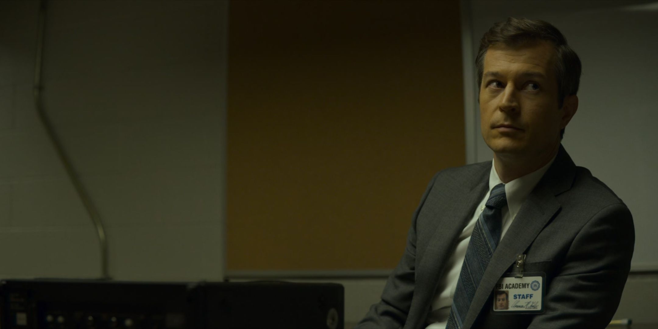 Joe Tuttle as Gregg Smith in a suit in Mindhunter