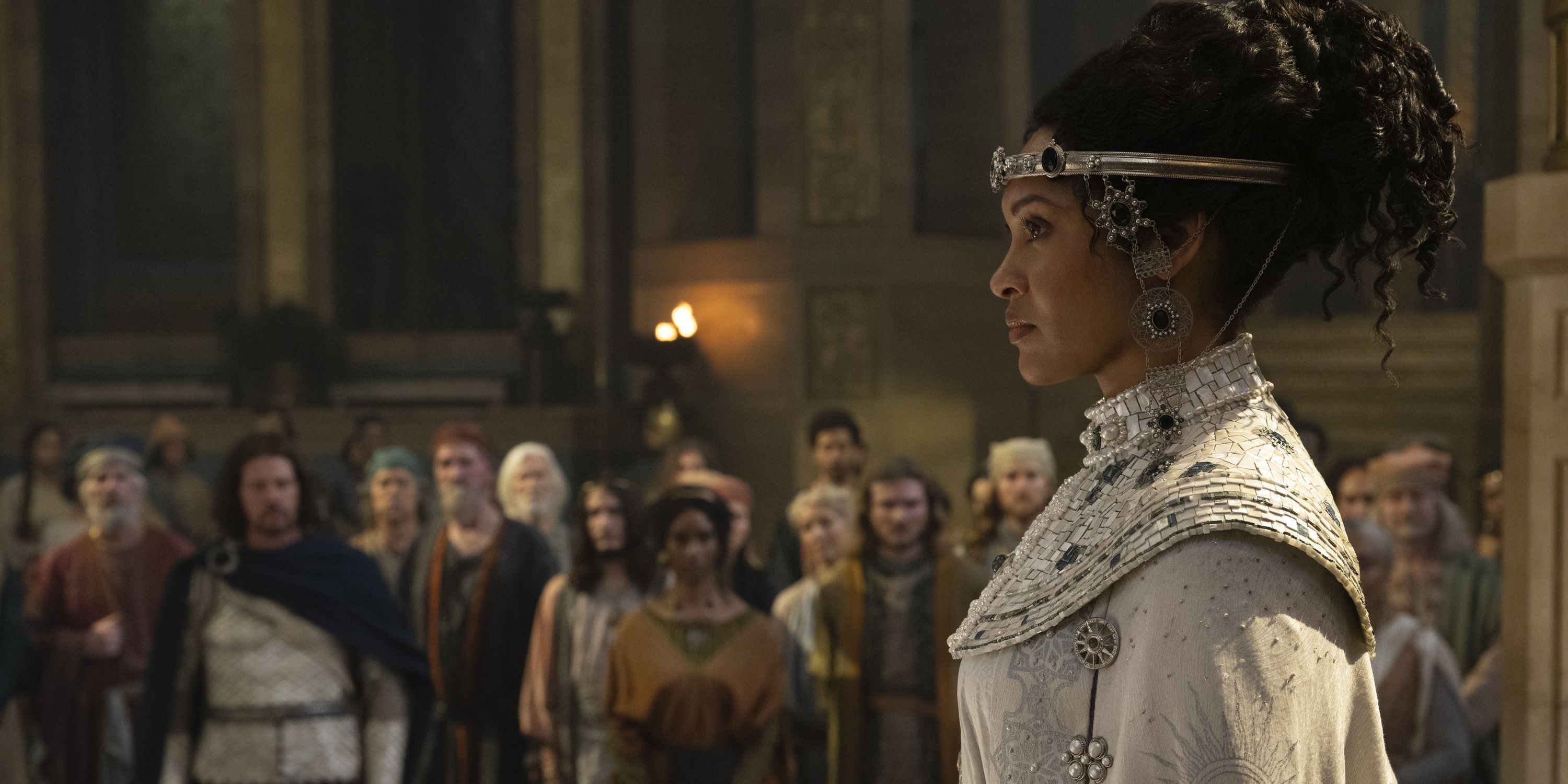 Míriel at her coronation in Rings of Power