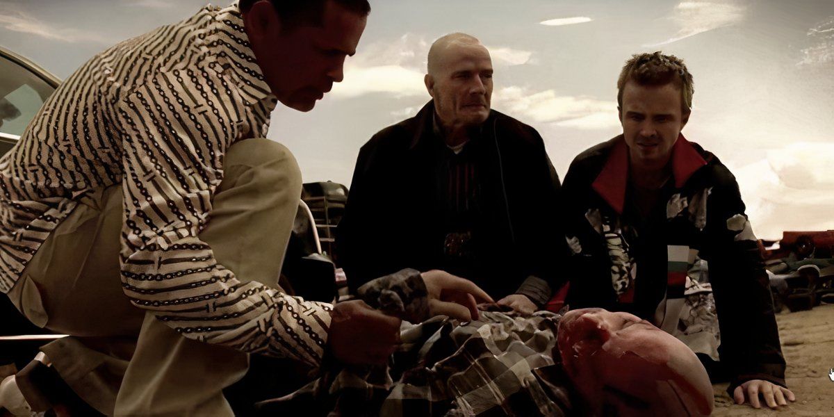 Tuco, Walt e Jesse ficam ao redor de um No-Doze morto em Breaking Bad