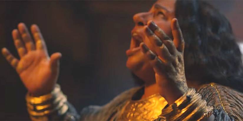 Dwarven Princess Disa sings with her hands raised in The Rings of Power