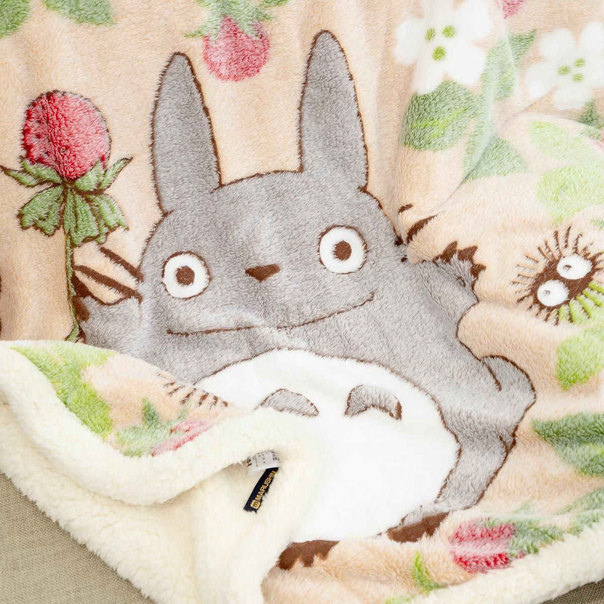 Studio Ghibli lanza la nueva colección de mantas My Neighbor Totoro para el invierno más acogedor