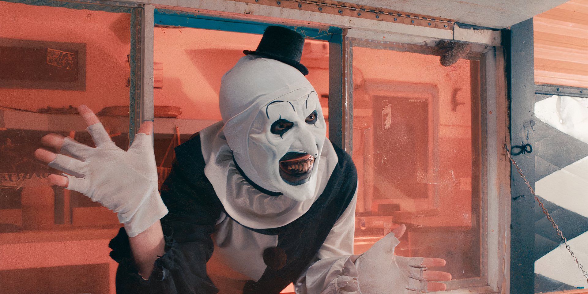 Art the Clown diezma a Santa en Gory Terrifier 3 Póster