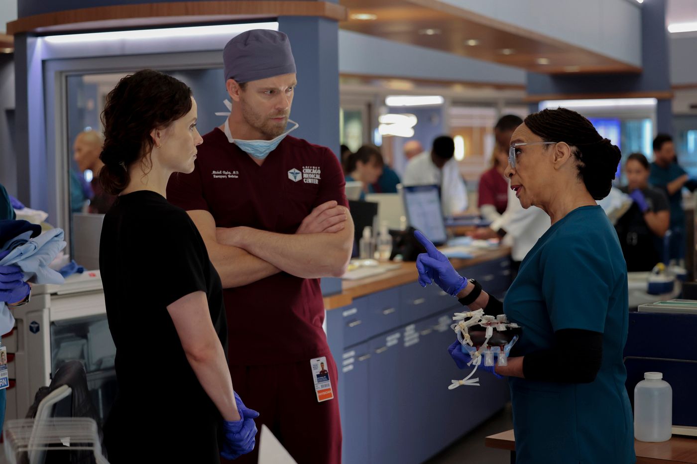 Revisión del estreno de la temporada 10 de Chicago Med: un episodio casi demasiado masivo