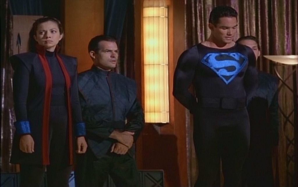 Las 10 mejores apariciones de Superman en traje negro, clasificadas