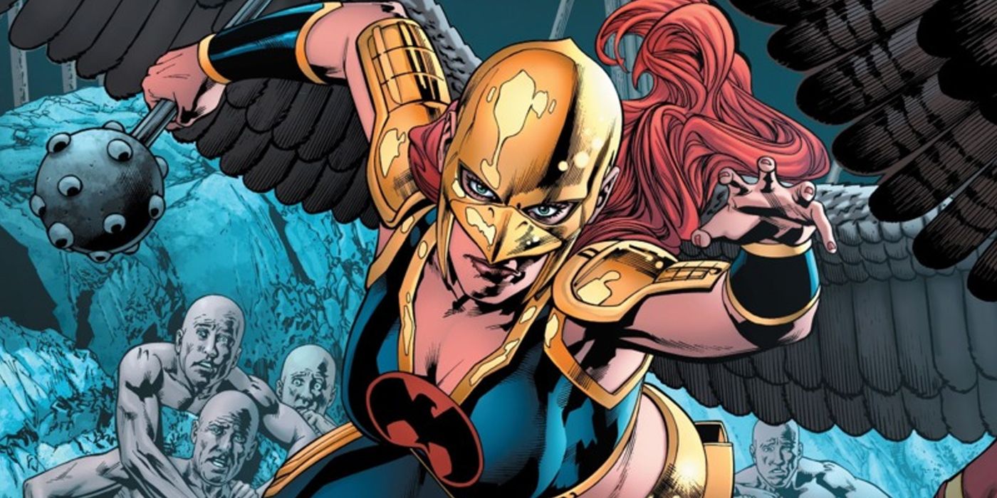 Hawkgirl volando hacia el lector de DC Comics