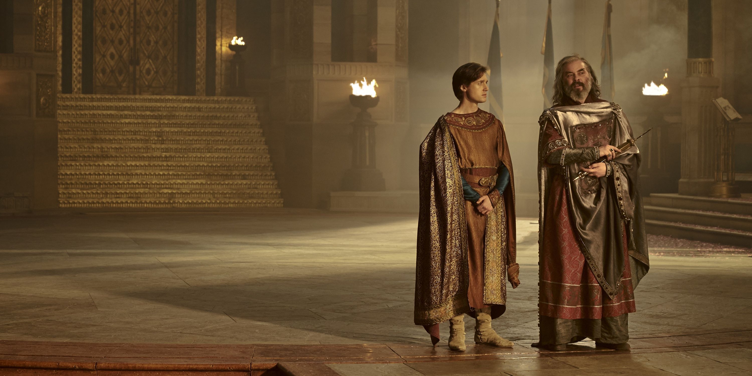 Kemen and Pharazon speak standing in their great hall in Rings of Power Season 2