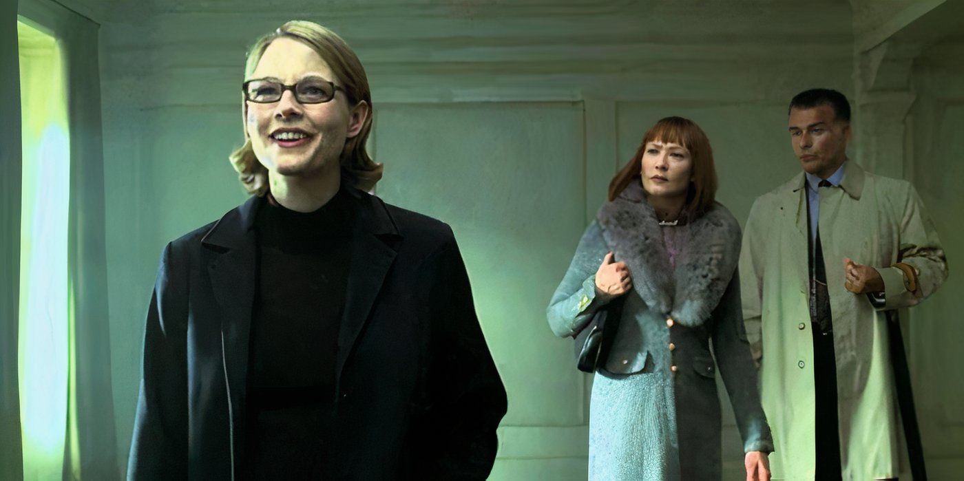 Jodie Foster is given the tour of her new home in a scene from Panic Room.