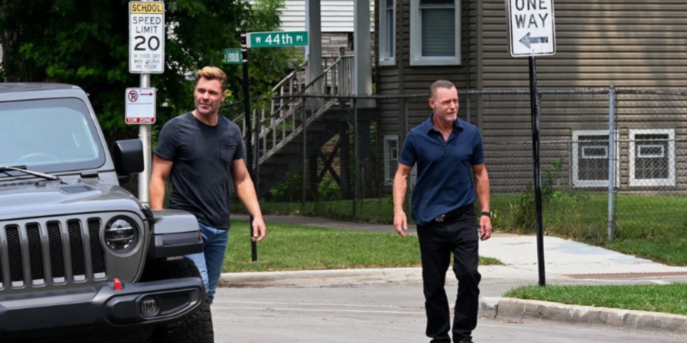 Patrick John Flueger as Adam Ruzek and Jason Beghe as Hank Voight walk down the street on Chicago PD