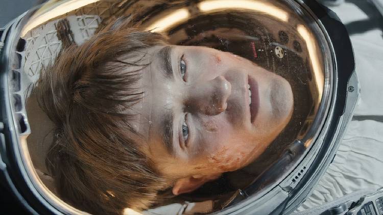 Robert Pattinson como Mickey Barnes em Mickey 17