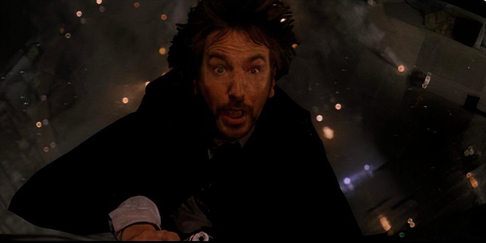 El cuerpo de Hans Gruber de Die Hard cae de la cámara cuando McClane lo suelta