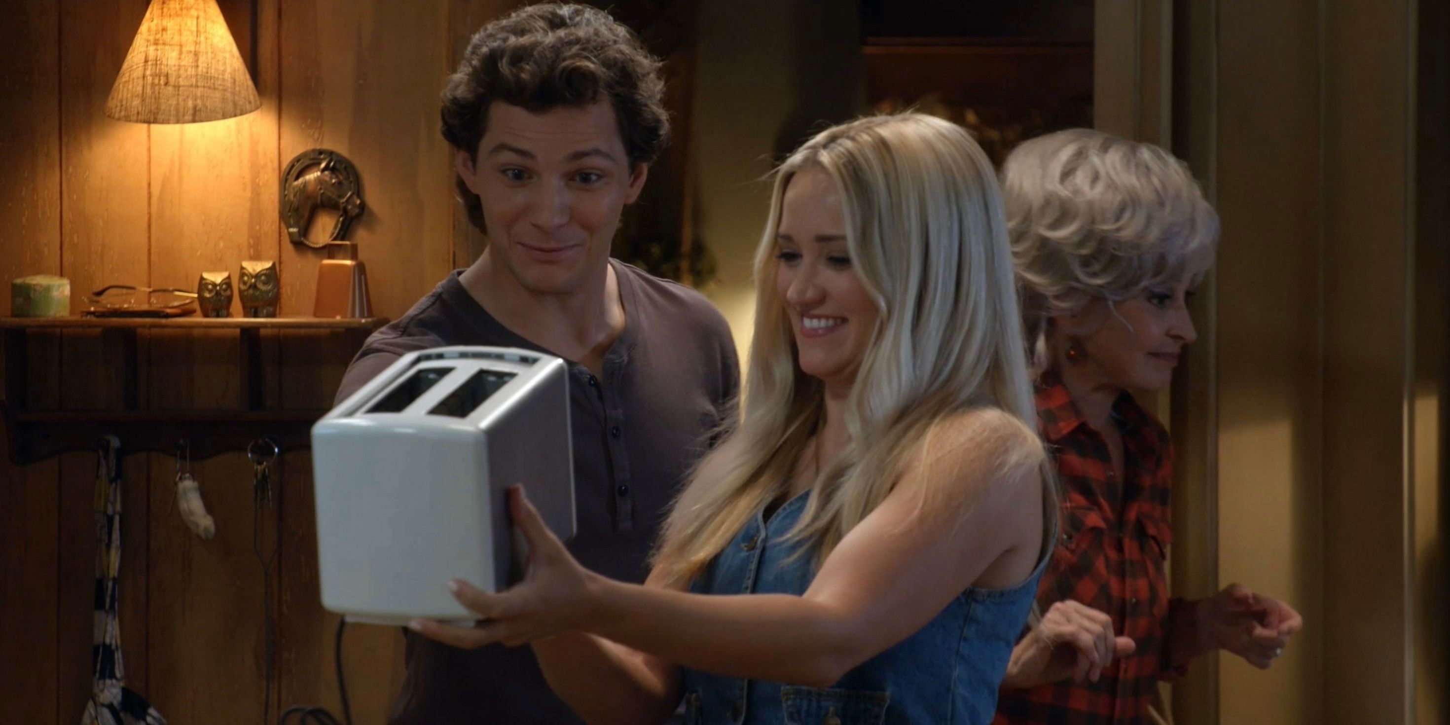 Georgie (Montana Jordan) and Mandy (Emily Osment) with toaster on Georgie & Mandy's First Marriage