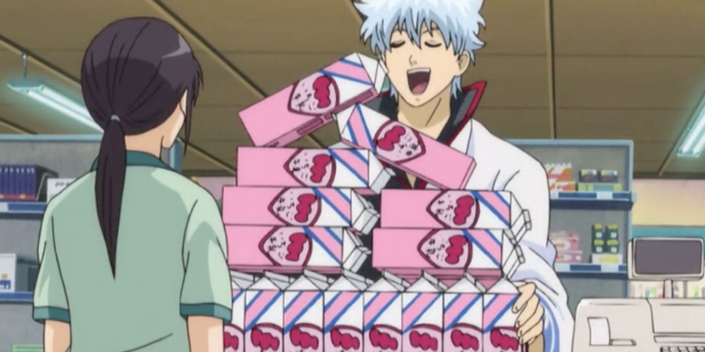 Gintoki compra muchos cartones de leche de fresa en la tienda de Gintama.