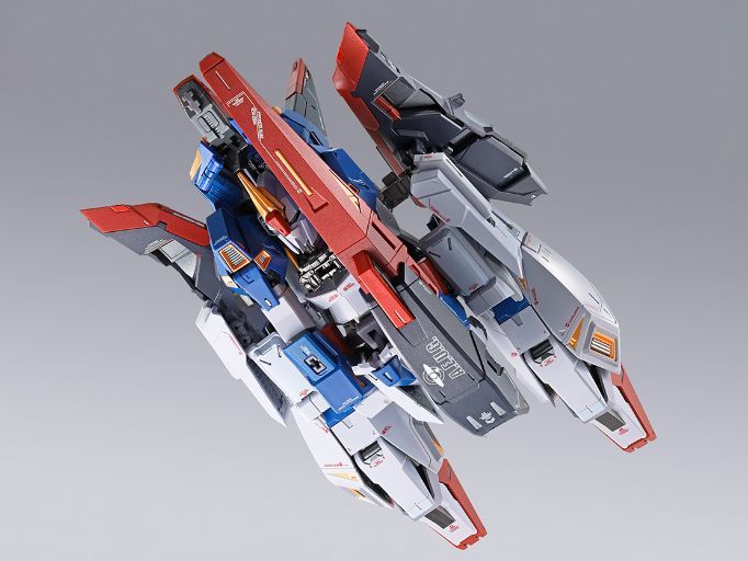 Bandai revela su nueva construcción metálica Zeta Gundam en una réplica de figura de primera categoría