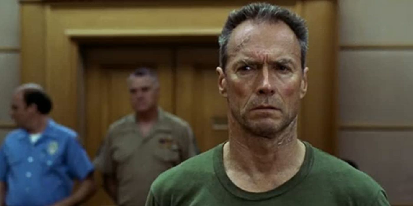 Clint Eastwood como Gunny Sgt Highway em um tribunal