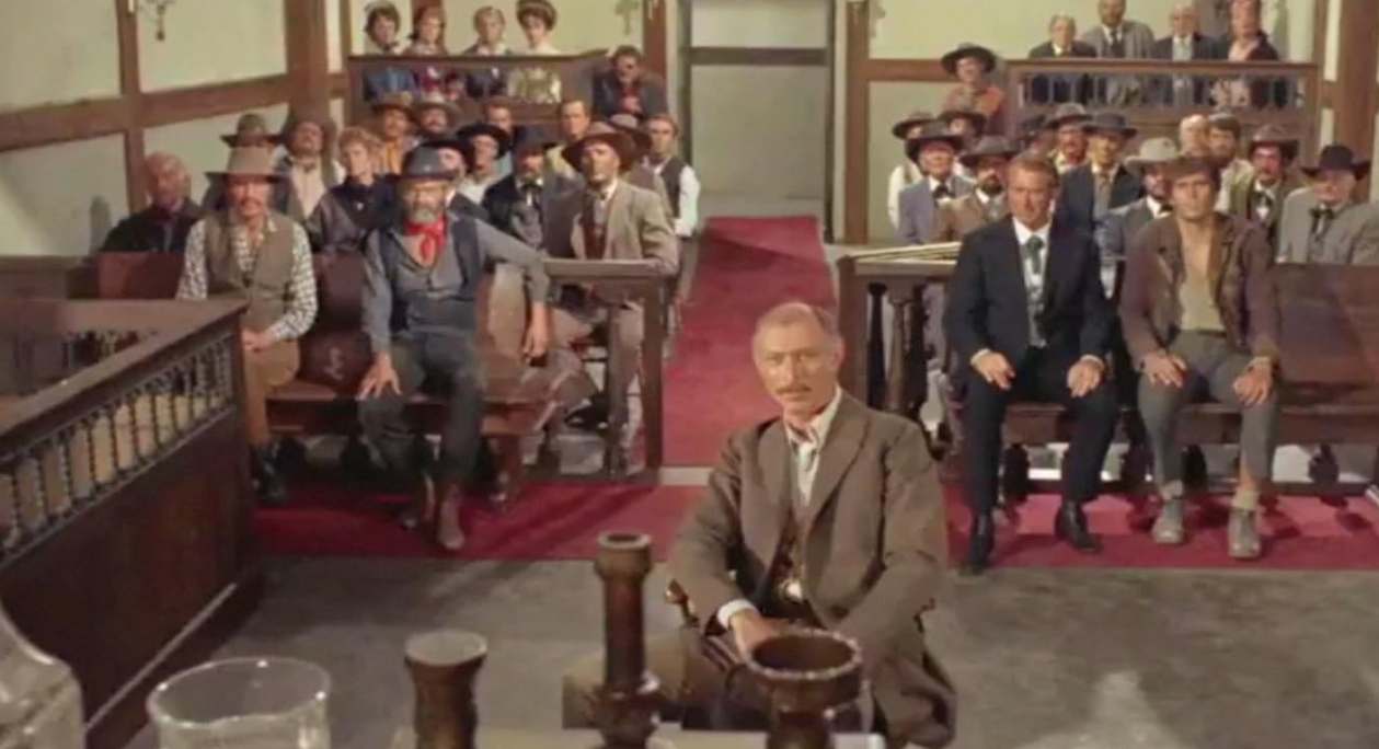 Frank Talby testemunha em um tribunal em Clifton em Day of Anger.