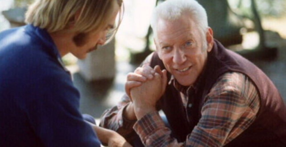 Donald Sutherland interpreta Bill Bower em Sem Limites.