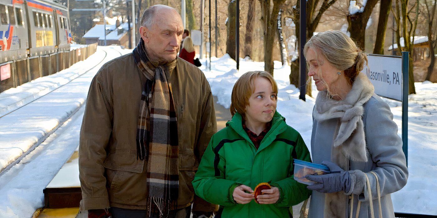 Tyler is standing between his imposter grandparents in The Visit