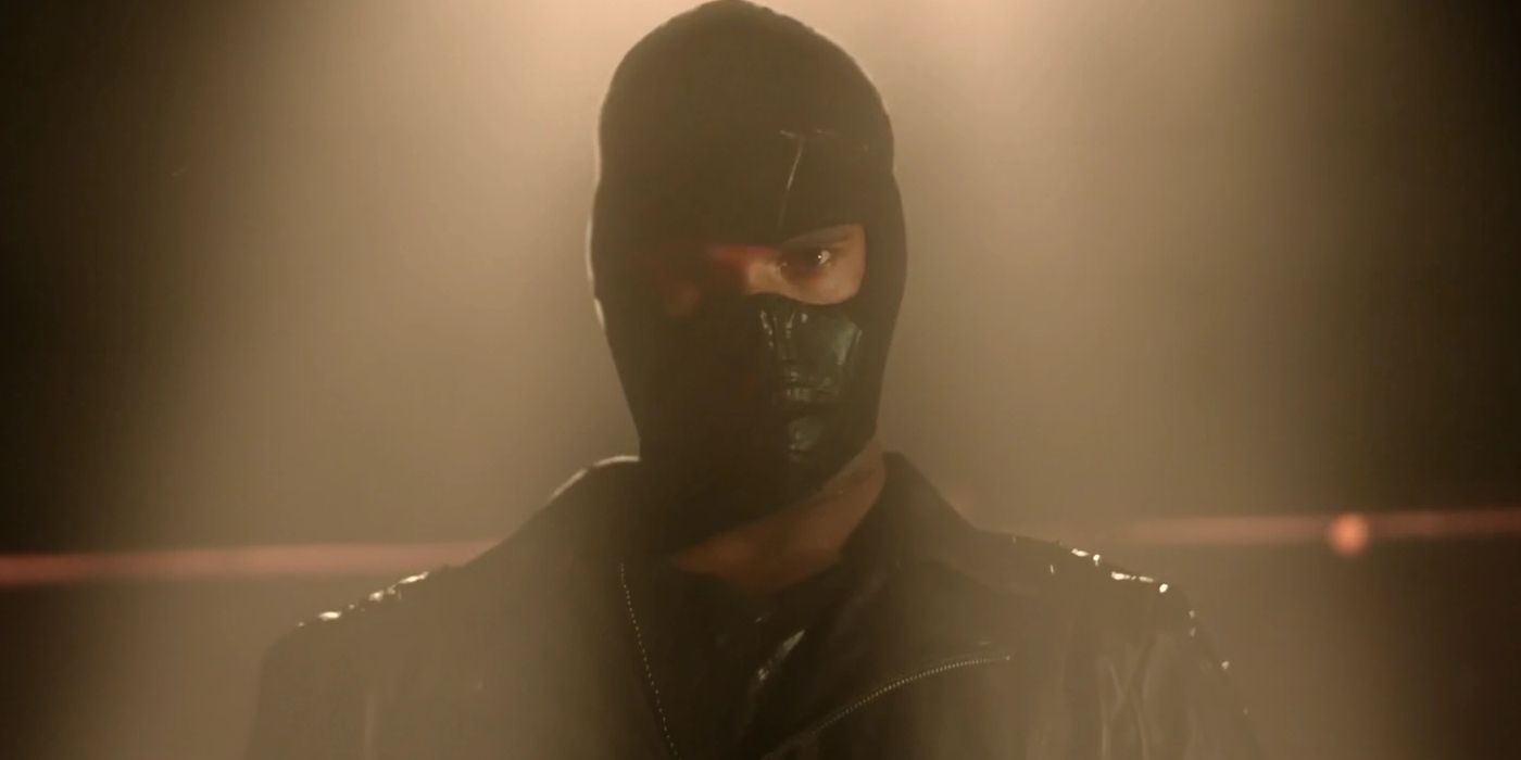 Ted Grant (JR Ramirez) se veste como Wildcat em Arrow