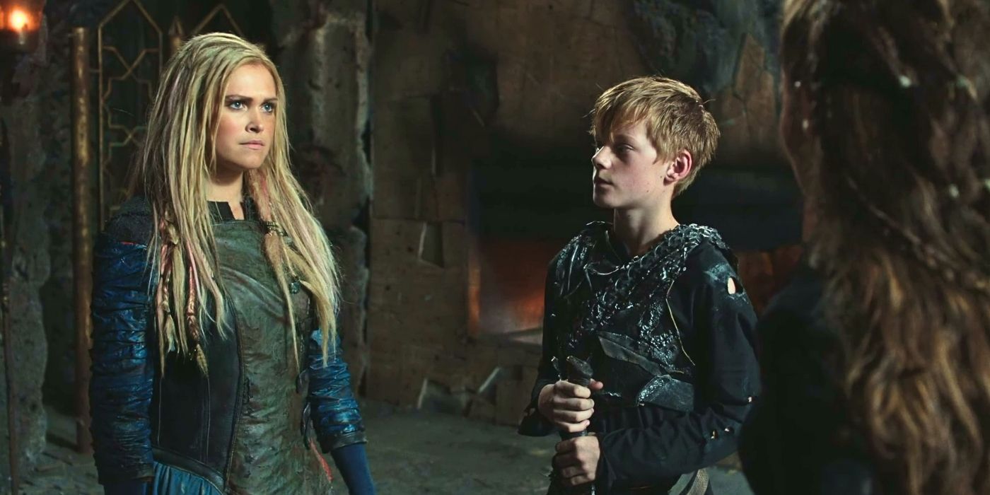 02 – Eliza Taylo como Clarke e Corey Gruter-Andrew como Aden conversando com Lexa em The 100