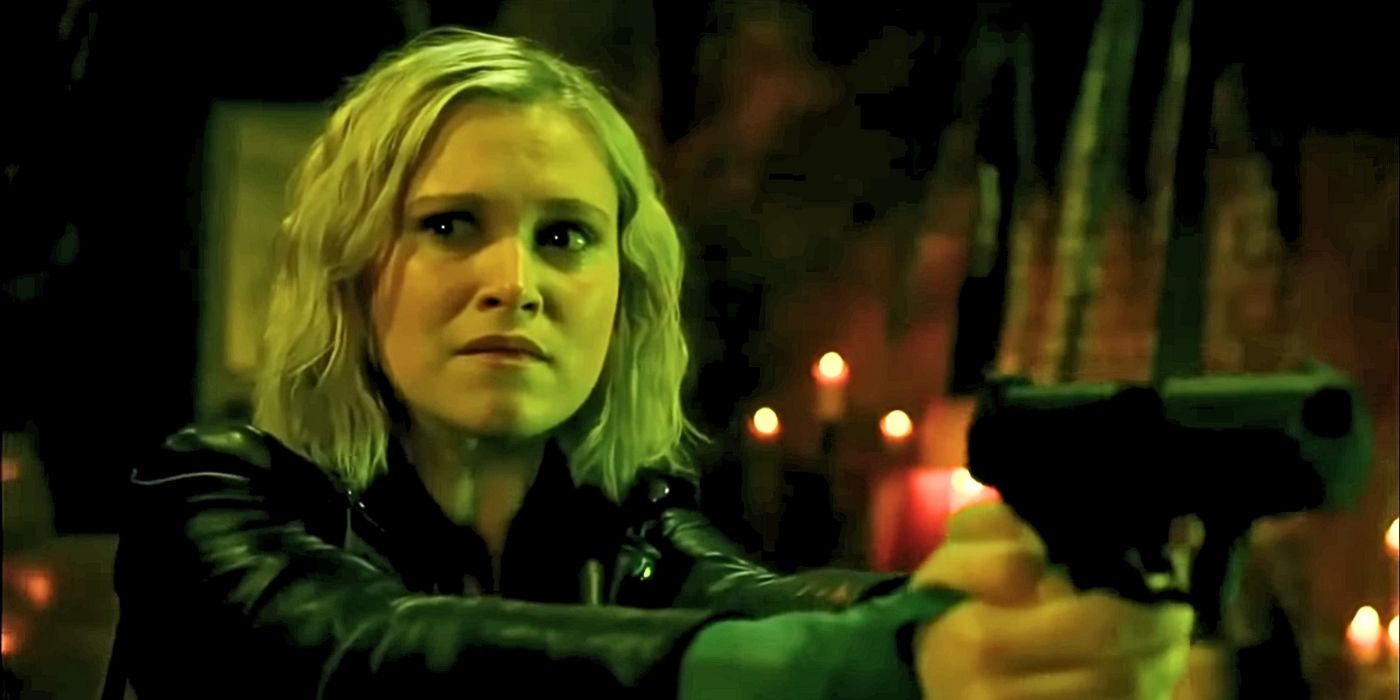 03 – Eliza Taylor como Clarke apontando uma arma para os discípulos em The 100