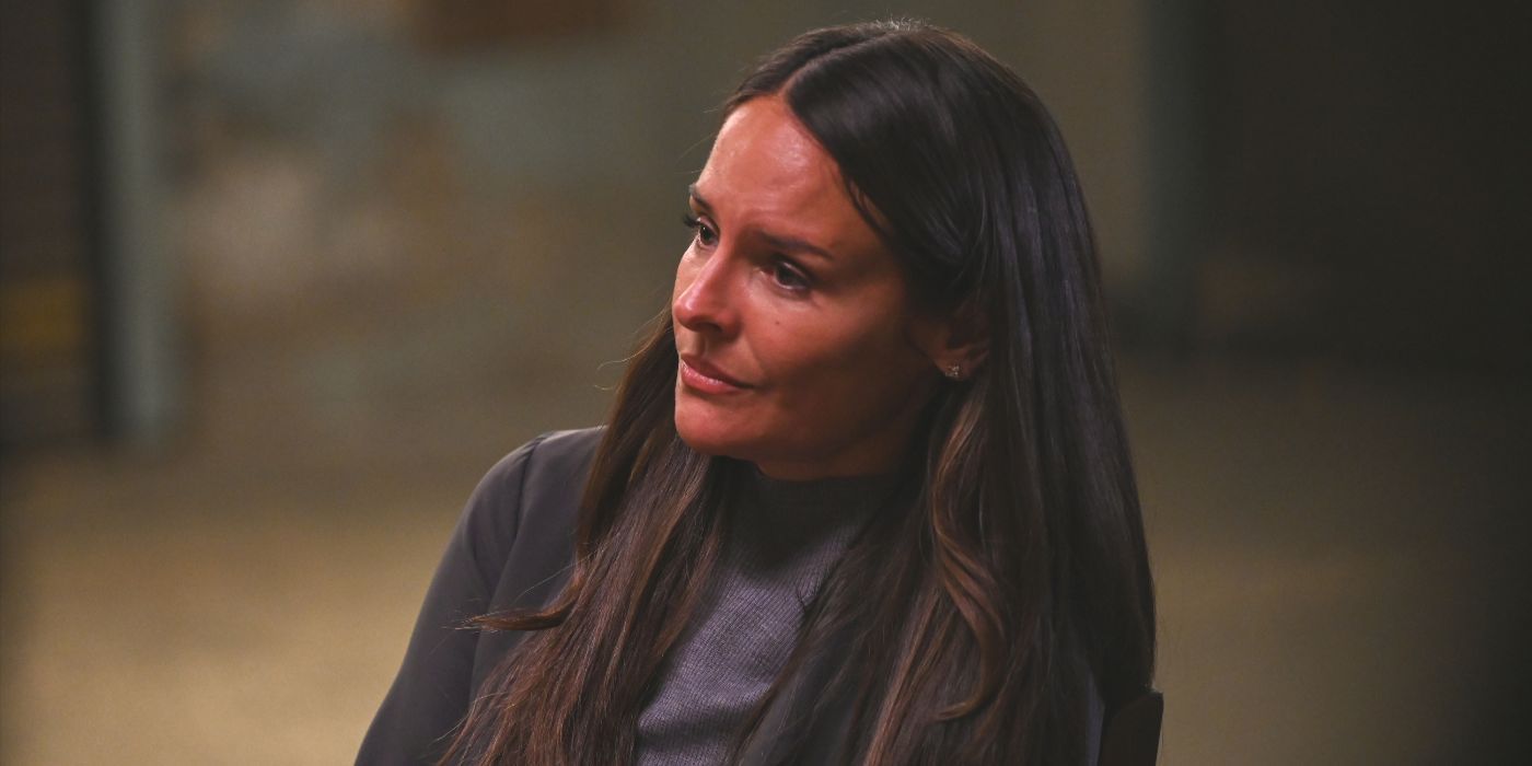 Gloria Perez, interpretada por Yara Martinez, parece desanimada em uma jaqueta preta no Chicago PD