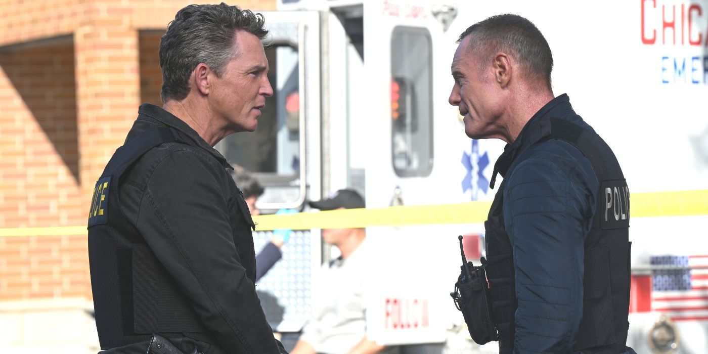 Chefe Reid (Shawn Hatosy) encara Hank Voight (Jason Beghe) na rua na 12ª temporada do Chicago PD