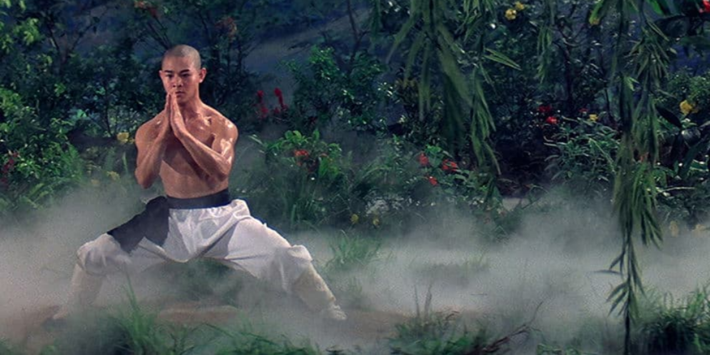 Chieh Yuan está treinando em meio à vida selvagem no Templo Shaolin (1982).