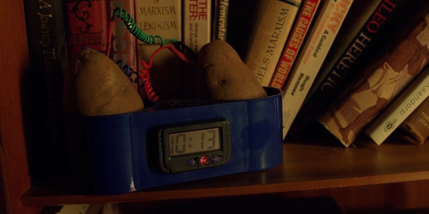 6 Clever X-Files Easter Eggs in Breaking Bad