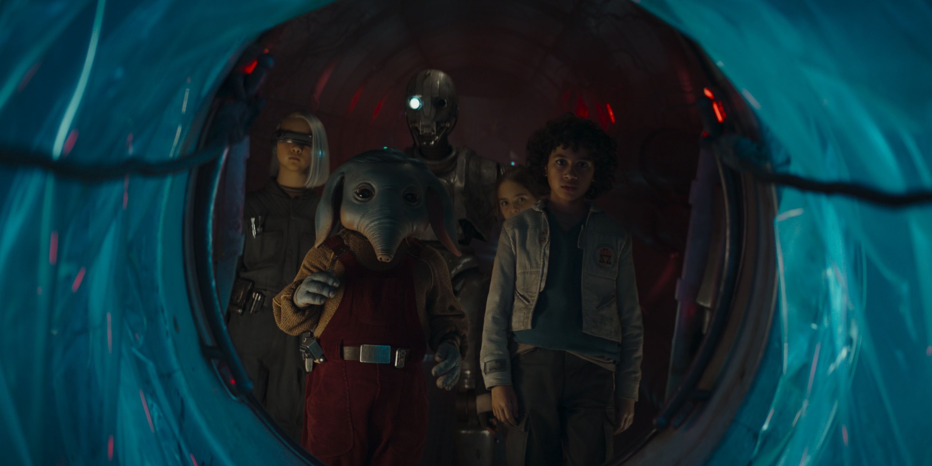 Wim, Neel, Fern, KB y SM-33 mirando hacia abajo por una esclusa en Skeleton Crew