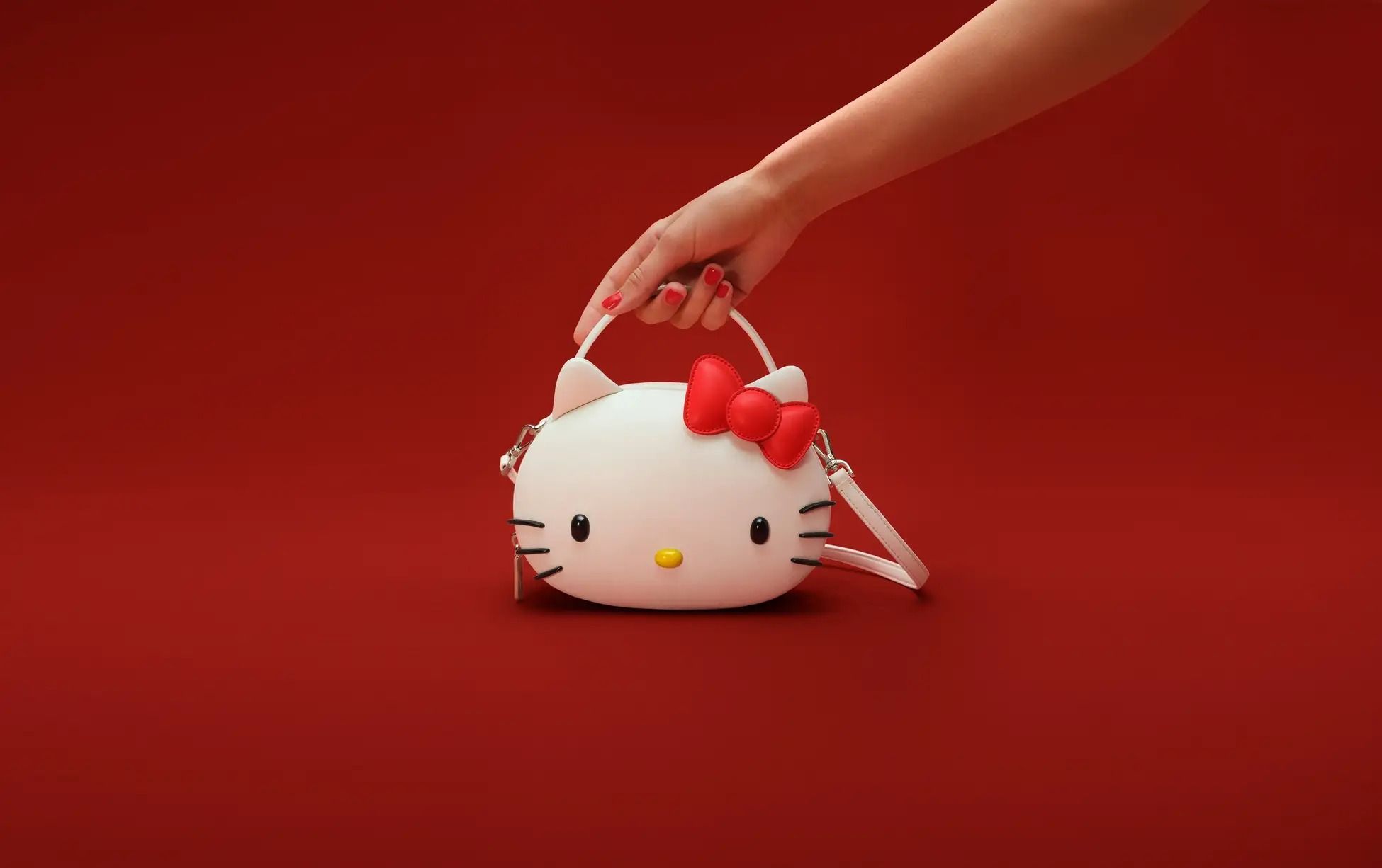 Hello Kitty и Kate Spade New York представляют роскошную модную коллекцию для глобального зимнего релиза